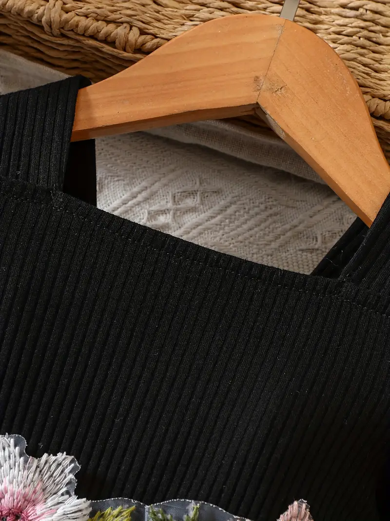 Elegant Baby Girl Dress with Floral Embellishments