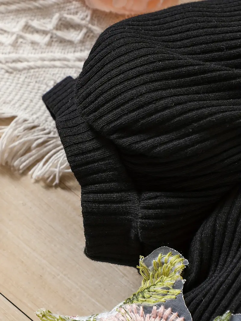 Elegant Baby Girl Dress with Floral Embellishments